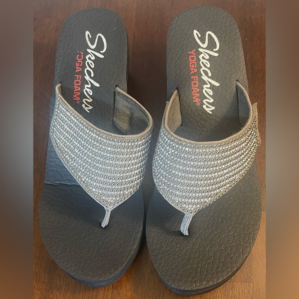 Skechers Platform Rhinestone Flip Flops Sz 10